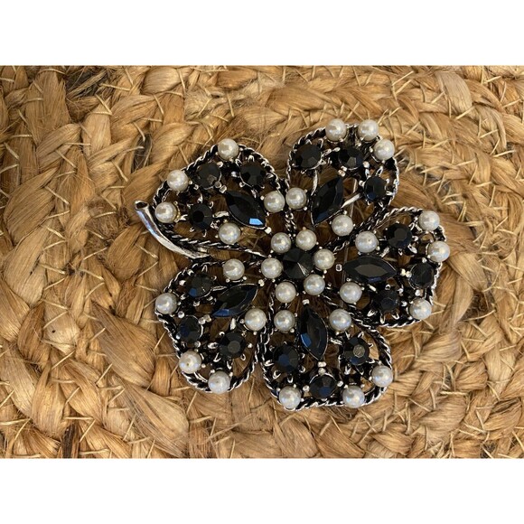 Flower Dogwood Flower Onyx Rhinestone Pearls Vintage Silver Brooch Pin V-6623 - Picture 1 of 6